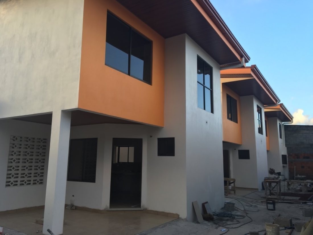 Complejo de apartamentos construido por F y G Servicios Constructivos