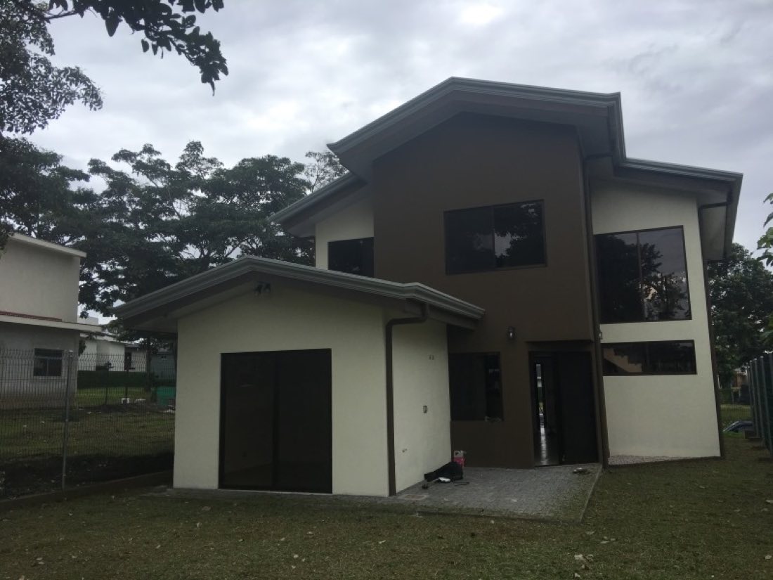 Casa terminada, vista frontal